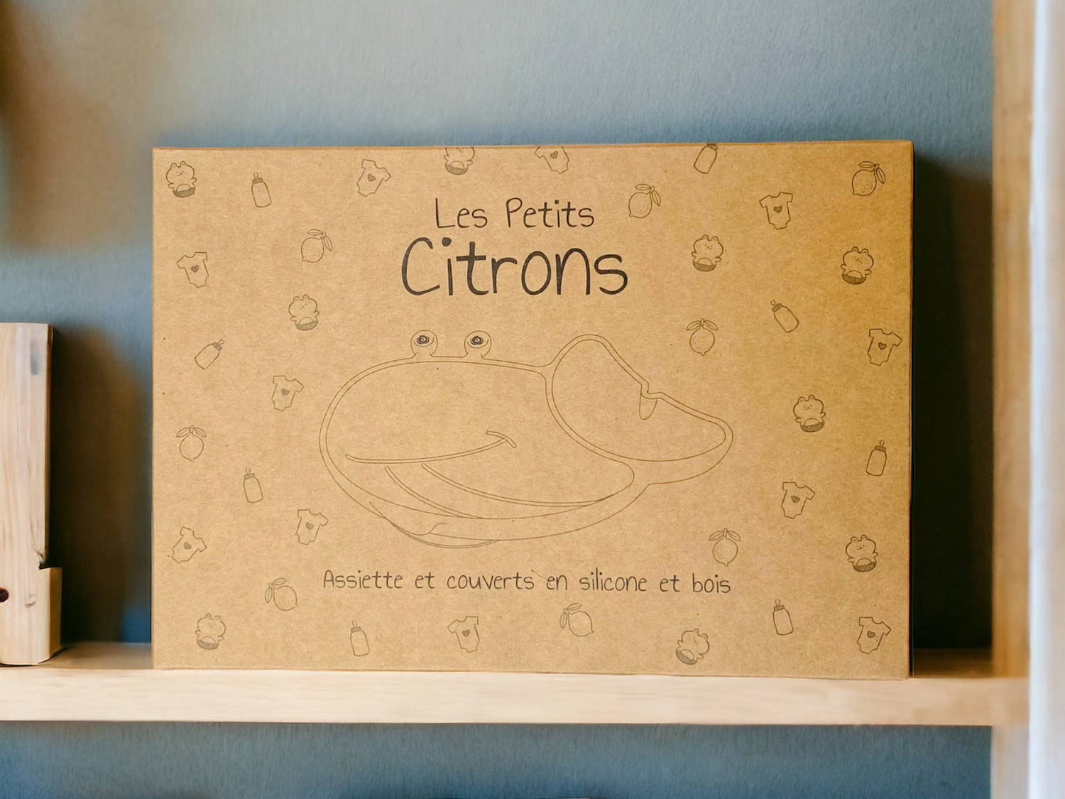 Veliki set za hranjenje Kit – tanjur s priborom, podbradnjak i čaša sa slamkom | Les Petits Citrons