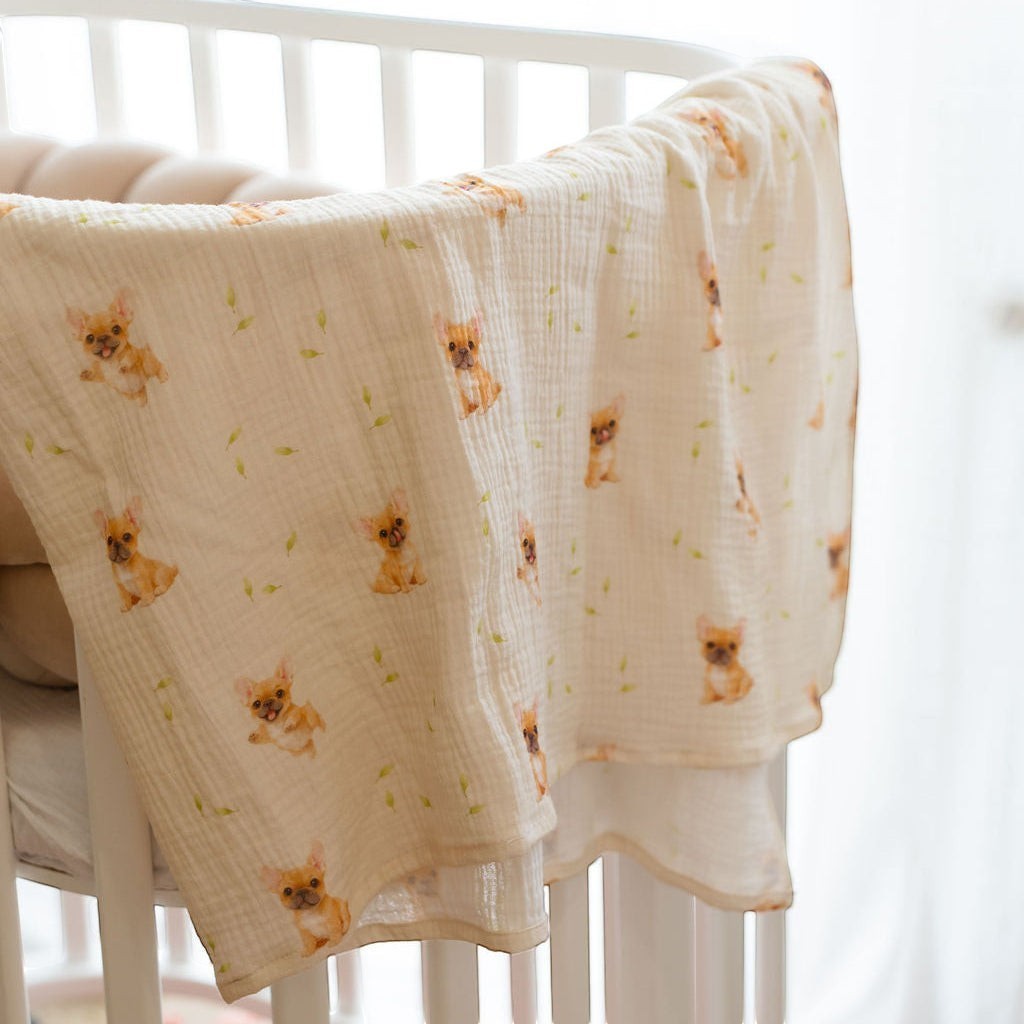 Baby NaturHere standard tetra diaper with French bulldog print, made of 100% cotton. Perfect for changing, burping, or as a crib liner.