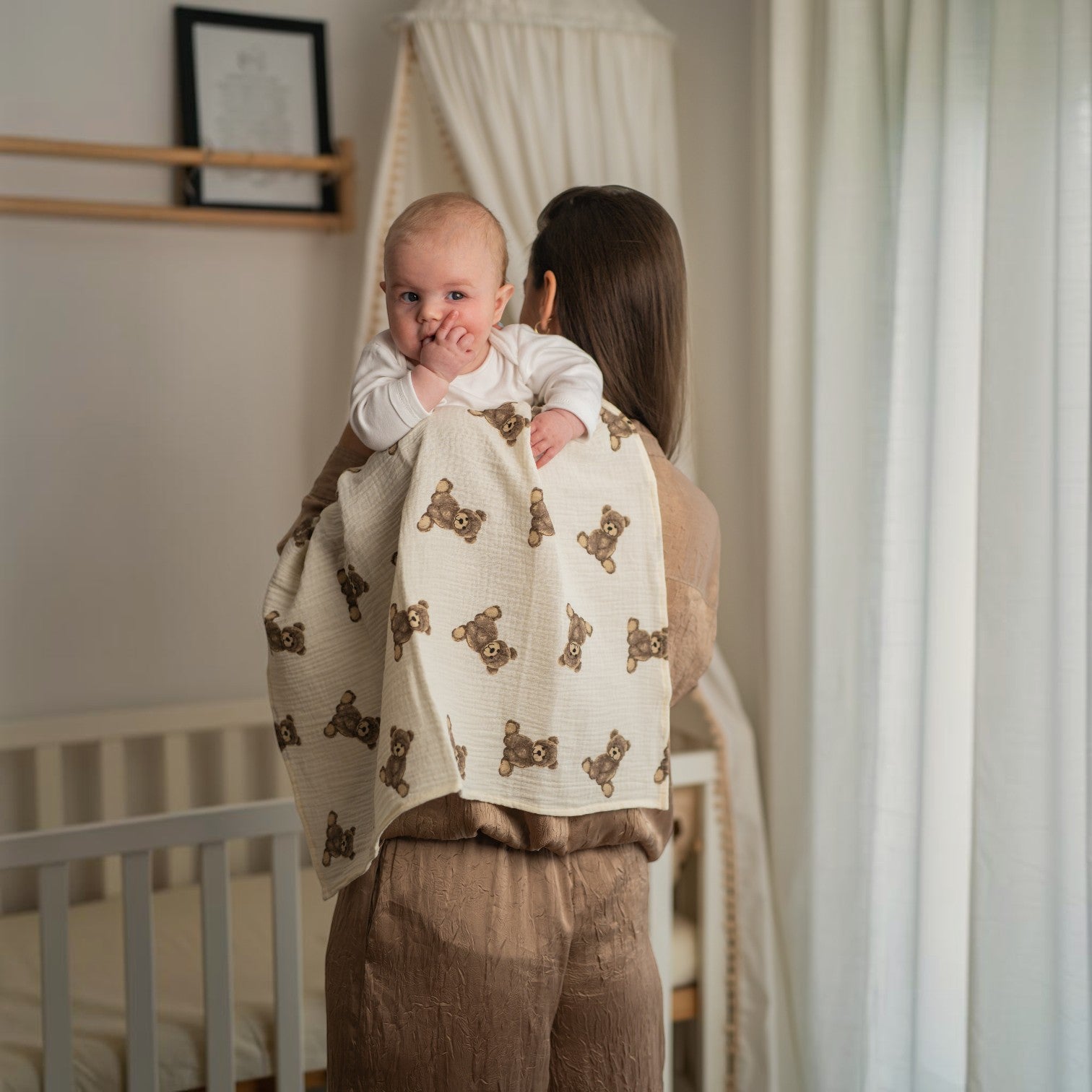 Baby NaturHere standard tetra diaper made of 100% cotton with a teddy bear print. Versatile for changing, burping, or as a crib liner.