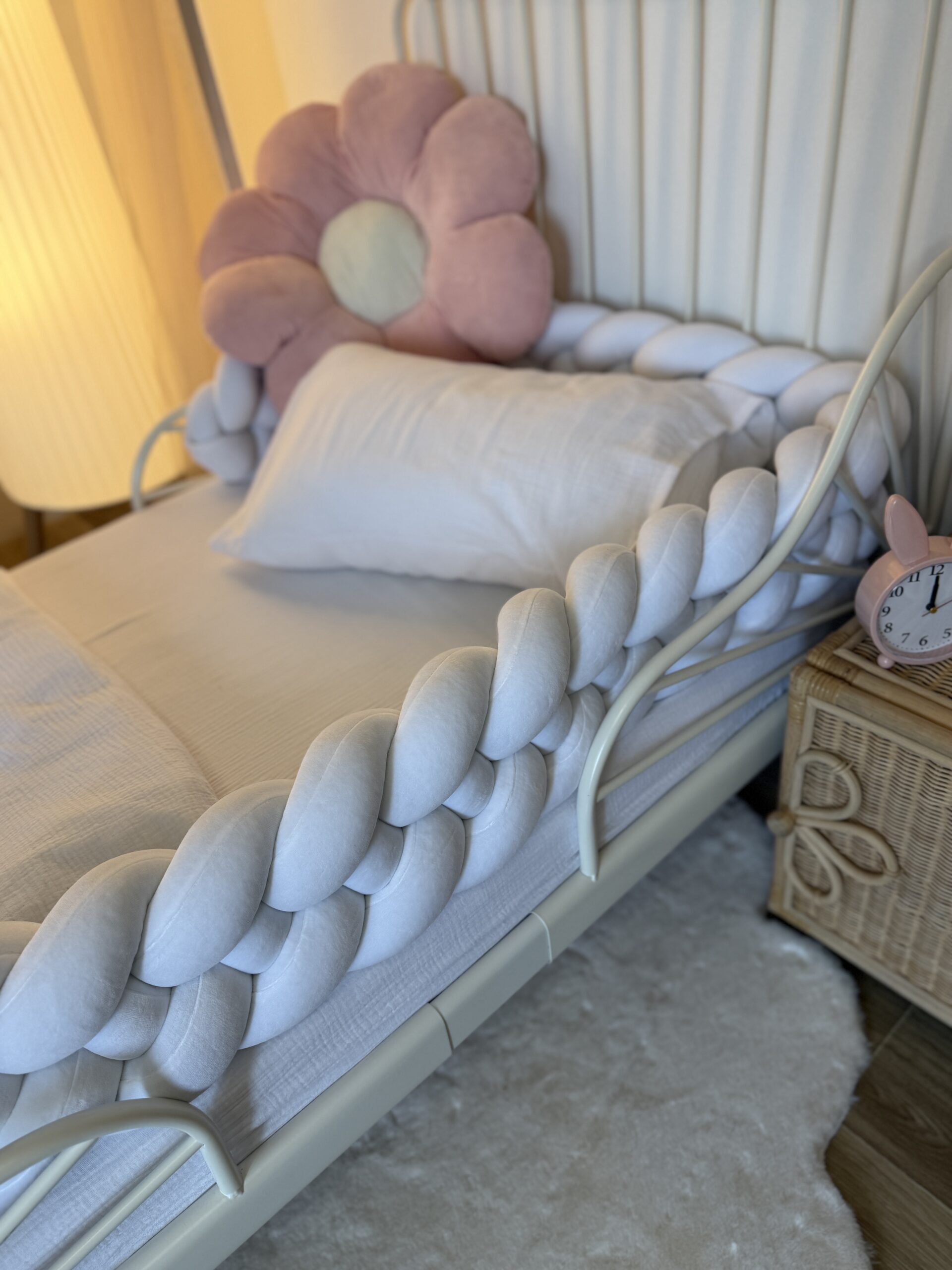Bijela pletenica za kinderbet (2)